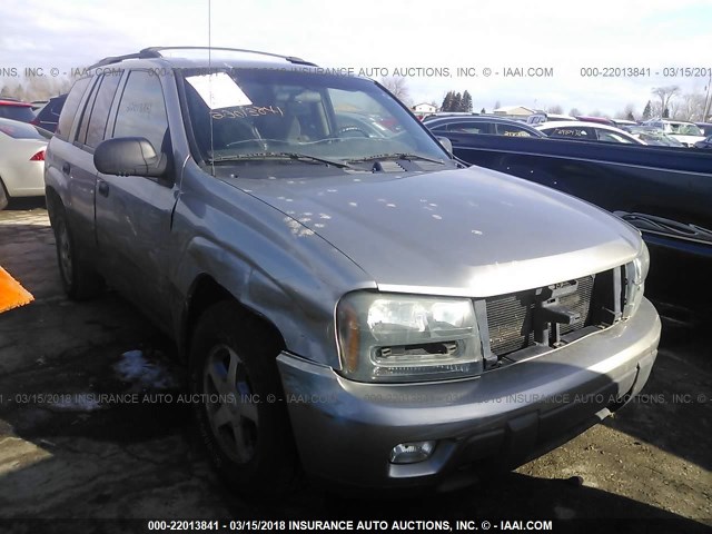 1GNDT13S332332543 - 2003 CHEVROLET TRAILBLAZER  GRAY photo 1