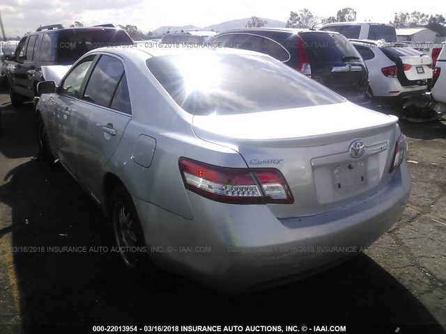 4T4BF3EK1BR166186 - 2011 TOYOTA CAMRY SE/LE/XLE SILVER photo 3