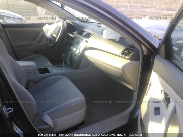 4T4BE46K79R082813 - 2009 TOYOTA CAMRY SE/LE/XLE GRAY photo 5