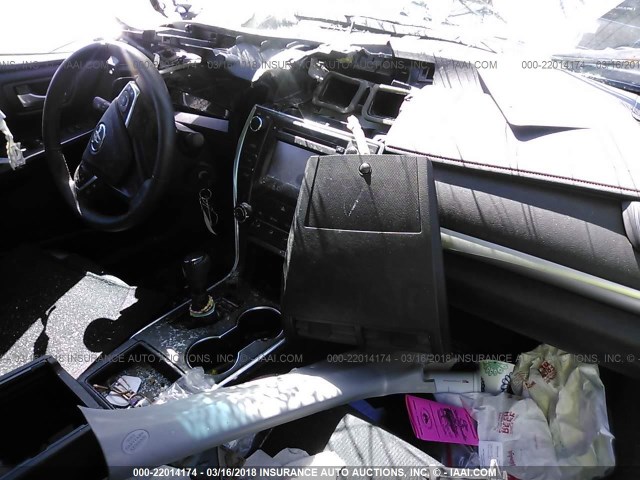 4T1BF1FK1GU539814 - 2016 TOYOTA CAMRY LE/XLE/SE/XSE Dark Blue photo 5