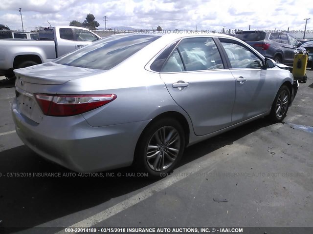 4T1BF1FK7GU135870 - 2016 TOYOTA CAMRY LE/XLE/SE/XSE SILVER photo 4