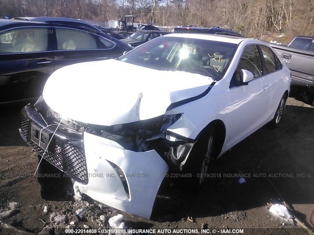 4T1BF1FK9GU218331 - 2016 TOYOTA CAMRY LE/XLE/SE/XSE WHITE photo 2