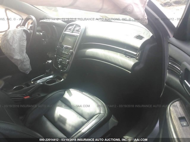 1G11F5SLXFF117607 - 2015 CHEVROLET MALIBU LTZ 银色 照片 5