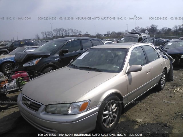 JT2BF22K010312234 - 2001 TOYOTA CAMRY CE/LE/XLE GOLD photo 2