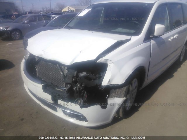 2C4RC1BG3DR689204 - 2013 CHRYSLER TOWN & COUNTRY TOURING WHITE photo 6