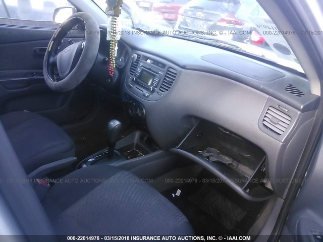 KNADE243296542520 - 2009 KIA RIO 5 SX SILVER photo 5