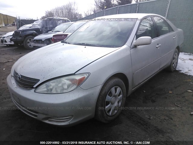 4T1BE32K04U821930 - 2004 TOYOTA CAMRY LE/XLE/SE SILVER photo 2