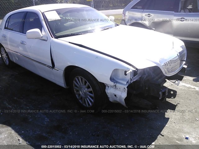 1LNHM81W83Y625451 - 2003 LINCOLN TOWN CAR EXECUTIVE WHITE photo 6