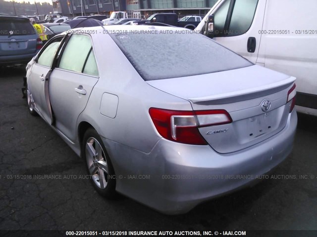 4T1BF1FK4CU195972 - 2012 TOYOTA CAMRY SE/LE/XLE SILVER photo 3