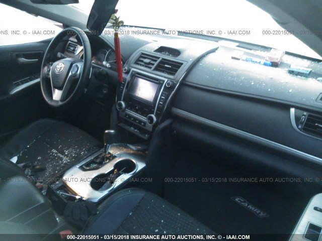 4T1BF1FK4CU195972 - 2012 TOYOTA CAMRY SE/LE/XLE SILVER photo 5