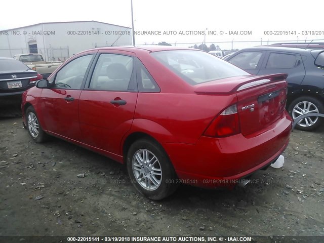 1FAFP34N47W240534 - 2007 FORD FOCUS ZX4/S/SE/SES RED photo 3