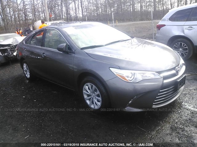4T4BF1FK5FR509722 - 2015 TOYOTA CAMRY LE/XLE/SE/XSE GRAY photo 1