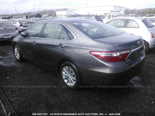 4T4BF1FK5FR509722 - 2015 TOYOTA CAMRY LE/XLE/SE/XSE GRAY photo 3