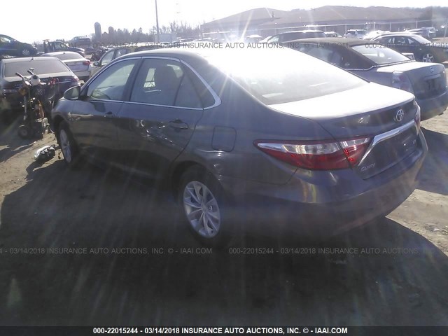 4T4BF1FK0GR575984 - 2016 TOYOTA CAMRY LE/XLE/SE/XSE GRAY photo 3