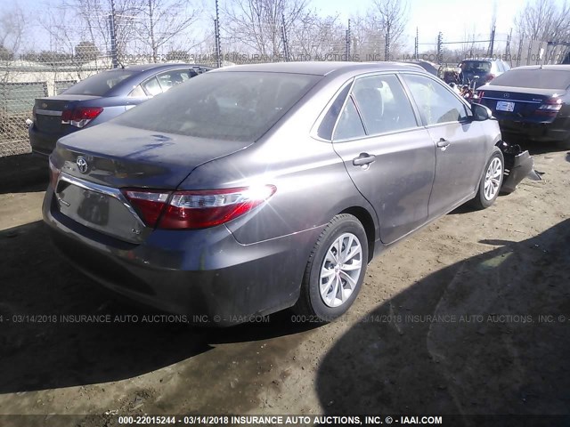4T4BF1FK0GR575984 - 2016 TOYOTA CAMRY LE/XLE/SE/XSE GRAY photo 4