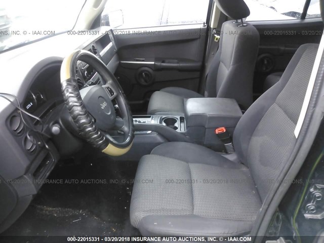 1J8HG48K68C182009 - 2008 JEEP COMMANDER SPORT შავი ფოტო 5