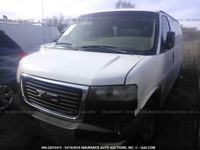 1GTGG25V731213181 - 2003 GMC SAVANA G2500 WHITE photo 2