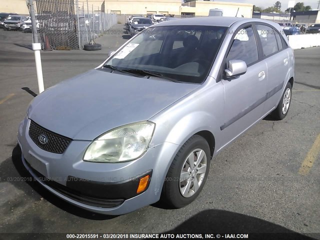 KNADE163786305298 - 2008 KIA RIO 5 SX SILVER photo 2