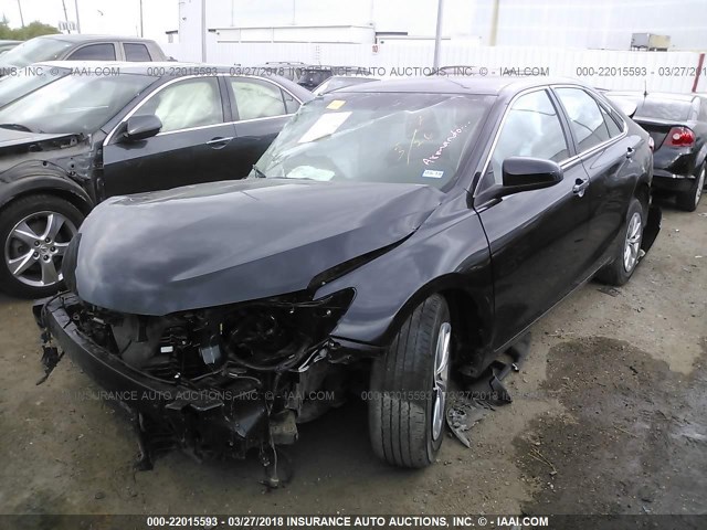 4T1BF1FK3HU797978 - 2017 TOYOTA CAMRY LE/XLE/SE/XSE BLACK photo 2