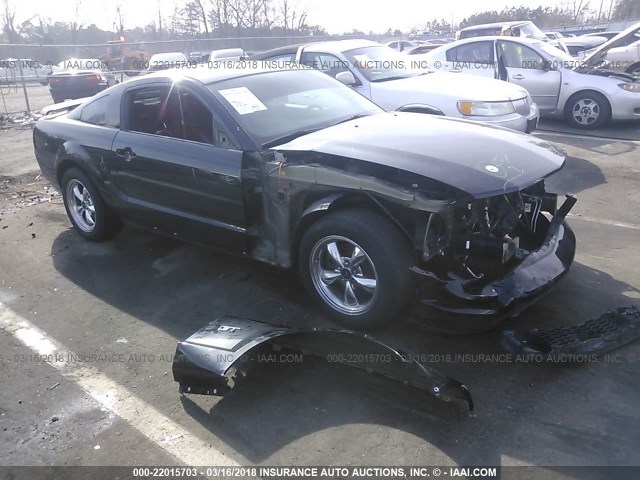 1ZVHT82H255209520 - 2005 FORD MUSTANG GT BLACK photo 1