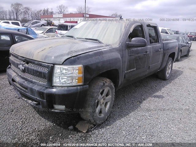 3GCPKSE37BG384798 - 2011 CHEVROLET SILVERADO K1500 LT BLACK photo 2