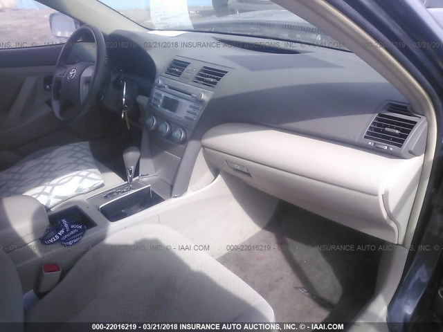 4T4BE46K39R051977 - 2009 TOYOTA CAMRY SE/LE/XLE GRAY photo 5
