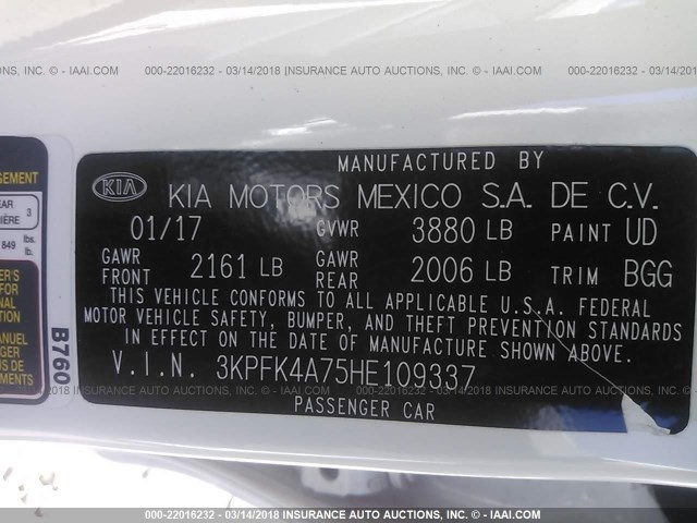 3KPFK4A75HE109337 - 2017 KIA FORTE LX WHITE photo 9