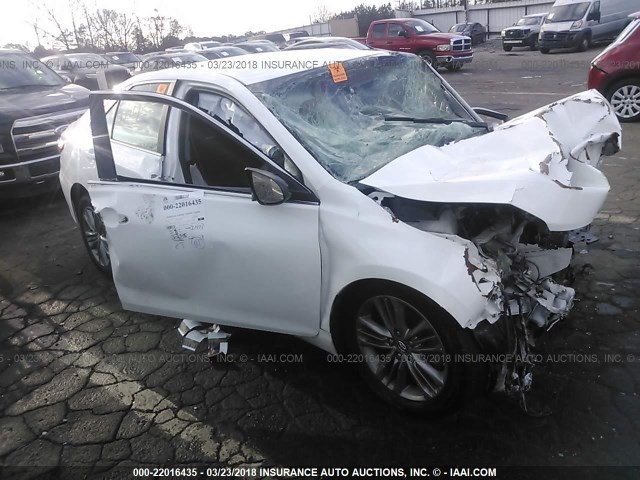 4T1BF1FK3GU587458 - 2016 TOYOTA CAMRY LE/XLE/SE/XSE WHITE photo 1