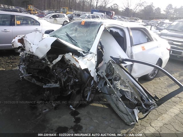 4T1BF1FK3GU587458 - 2016 TOYOTA CAMRY LE/XLE/SE/XSE WHITE photo 2