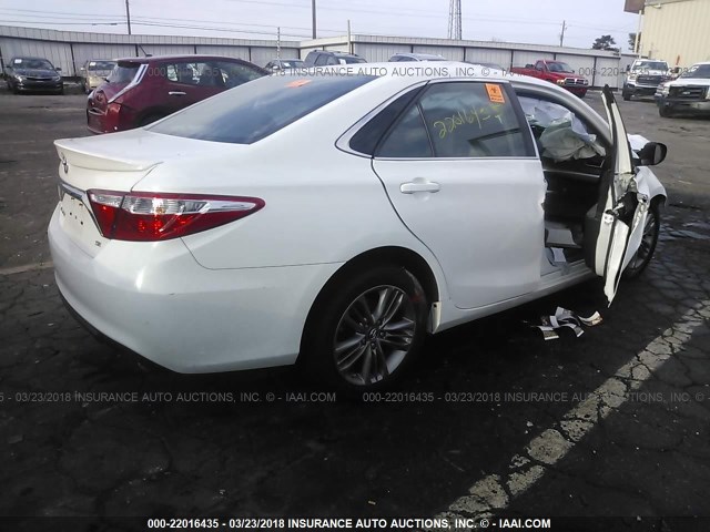 4T1BF1FK3GU587458 - 2016 TOYOTA CAMRY LE/XLE/SE/XSE WHITE photo 4
