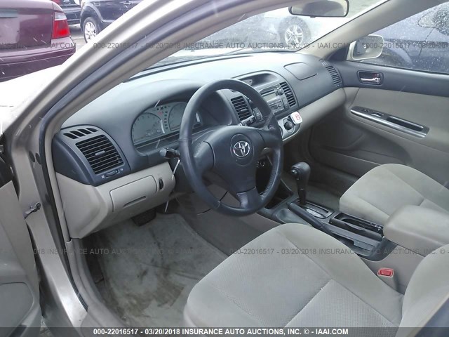 4T1BE32K04U831745 - 2004 TOYOTA CAMRY LE/XLE/SE TAN photo 5