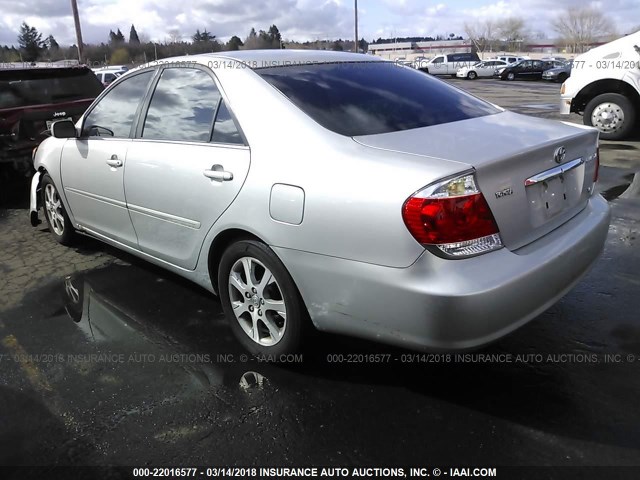 4T1BF30K46U112498 - 2006 TOYOTA CAMRY LE/XLE/SE ვერცხლისფერი ფოტო 3