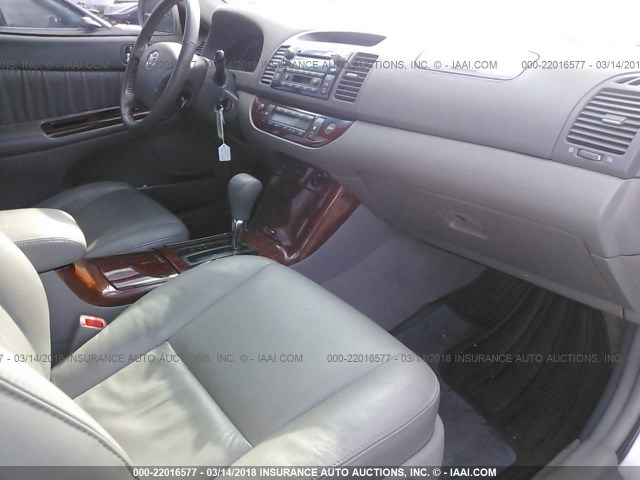 4T1BF30K46U112498 - 2006 TOYOTA CAMRY LE/XLE/SE ვერცხლისფერი ფოტო 5