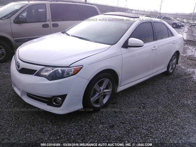 4T1BF1FK8DU679676 - 2013 TOYOTA CAMRY L/SE/LE/XLE WHITE photo 2