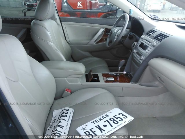 4T1BK3EK0AU111409 - 2010 TOYOTA CAMRY SE/LE/XLE Черный фото 5
