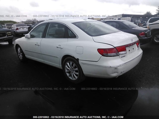 KMHFC46F68A258576 - 2008 HYUNDAI AZERA SE/LIMITED WHITE photo 3