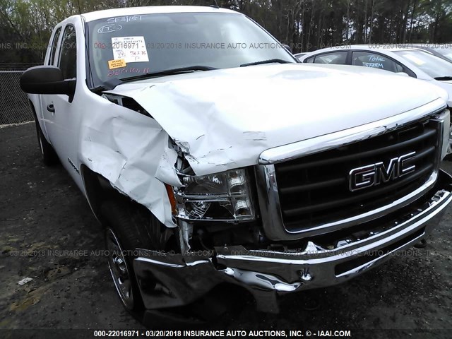 1GTEC19X39Z113954 - 2009 GMC SIERRA C1500 WHITE photo 6