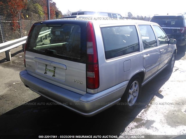 YV1LW55A0X2630376 - 1999 VOLVO V70 SILVER photo 4