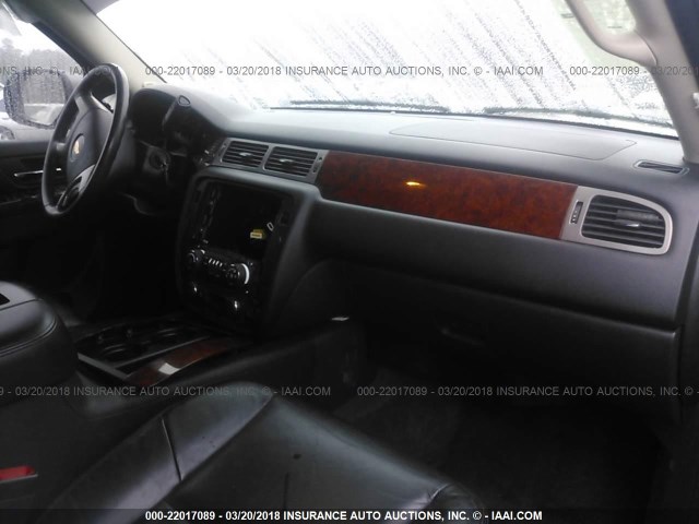 1GNSCAE05CR265731 - 2012 CHEVROLET TAHOE C1500  LS GRAY photo 5