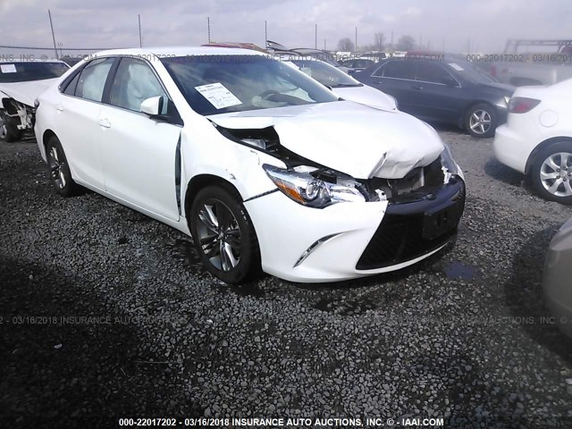 4T1BF1FK3GU241569 - 2016 TOYOTA CAMRY LE/XLE/SE/XSE WHITE photo 1