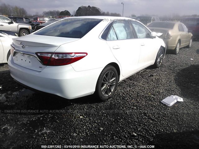 4T1BF1FK3GU241569 - 2016 TOYOTA CAMRY LE/XLE/SE/XSE WHITE photo 4