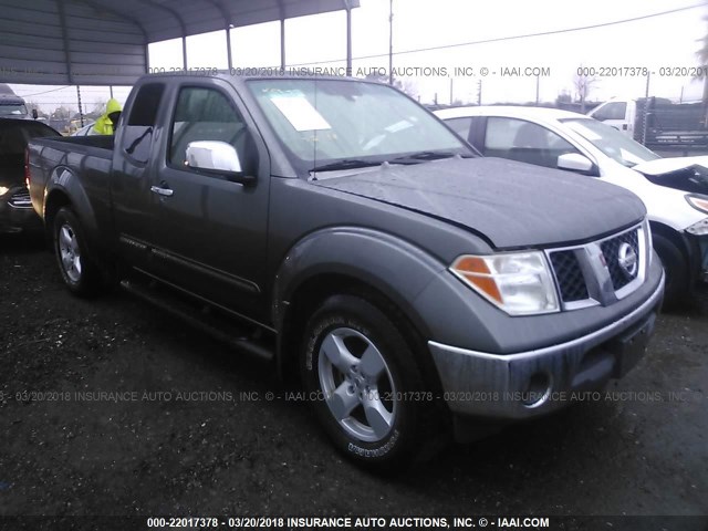 1N6AD06U26C441667 - 2006 NISSAN FRONTIER KING CAB LE/SE/OFF ROAD GRAY photo 1