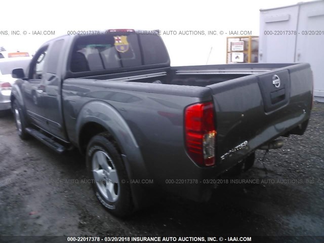 1N6AD06U26C441667 - 2006 NISSAN FRONTIER KING CAB LE/SE/OFF ROAD GRAY photo 3