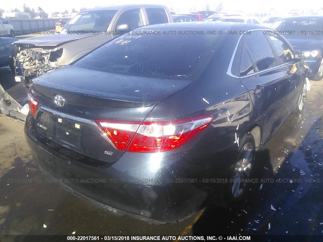4T1BF1FK1HU410361 - 2017 TOYOTA CAMRY LE/XLE/SE/XSE BLACK photo 4