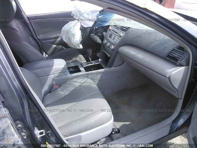 4T1BE46K39U884138 - 2009 TOYOTA CAMRY SE/LE/XLE GRAY photo 5