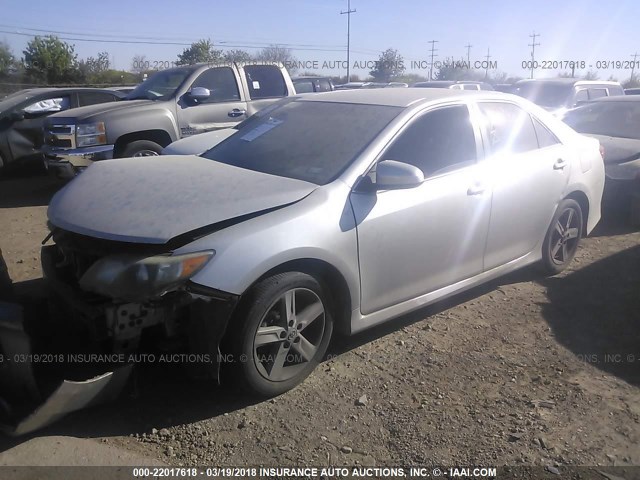 4T1BF1FK0CU147093 - 2012 TOYOTA CAMRY SE/LE/XLE 银色 照片 2