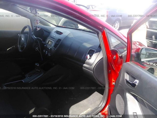 KNAFK4A65G5566003 - 2016 KIA FORTE LX RED photo 5