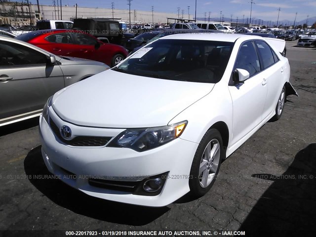 4T1BF1FK5EU838705 - 2014 TOYOTA CAMRY L/SE/LE/XLE WHITE photo 2
