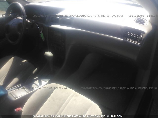 4T1BG22K6XU450930 - 1999 TOYOTA CAMRY CE/LE/XLE შავი ფოტო 5
