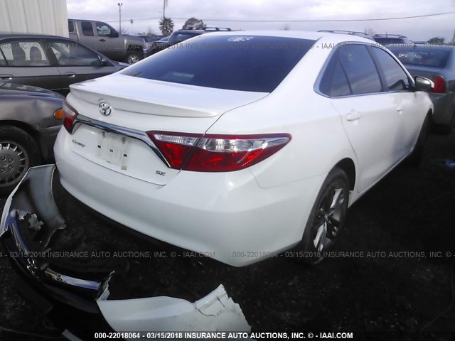 4T1BF1FK9FU102528 - 2015 TOYOTA CAMRY LE/XLE/SE/XSE WHITE photo 4